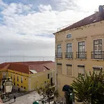 Colourful Alfama Apartment